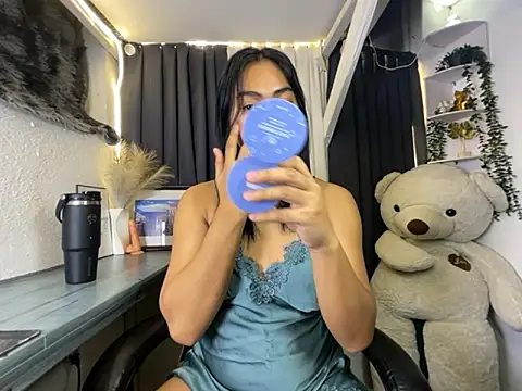 Snapshot of Sweetasian_cum chatting on 09/17/25, 04:31 Sweetasian cum online show from 09/17/25, 04:31