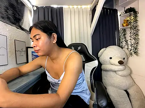 Snapshot of Sweetasian_cum chatting on 09/27/25, 03:51 Sweetasian cum online show from 09/27/25, 03:51
