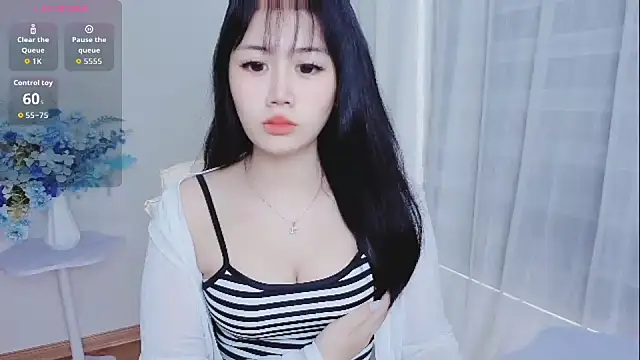 Snapshot of -Rose-Lucky- chatting on 10/13/25, 01:18 -Rose-Lucky- online show from 10/13/25, 01:18