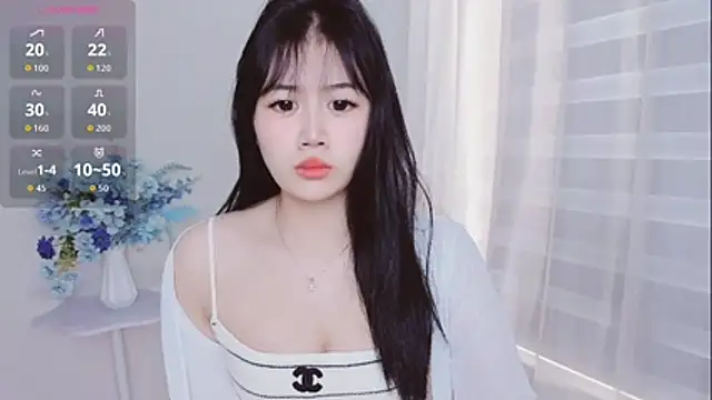 Snapshot of -Rose-Lucky- chatting on 10/20/25, 01:18 -Rose-Lucky- online show from 10/20/25, 01:18