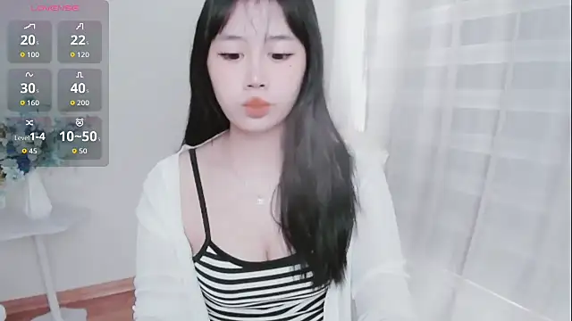 Snapshot of -Rose-Lucky- chatting on 10/09/25, 01:17 -Rose-Lucky- online show from 10/09/25, 01:17