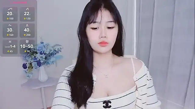 Snapshot of -Rose-Lucky- chatting on 10/16/25, 11:57 -Rose-Lucky- online show from 10/16/25, 11:57