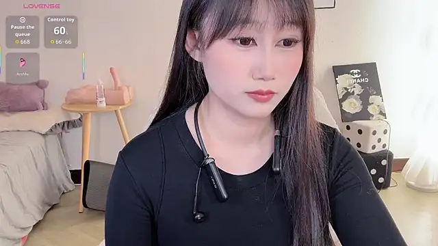 Snapshot of BoxedGyre- chatting on 03/22/26, 02:18 BoxedGyre- online show from 03/22/26, 02:18