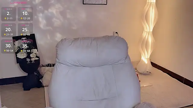 Snapshot of BoxedGyre- chatting on 09/30/25, 02:12 BoxedGyre- online show from 09/30/25, 02:12