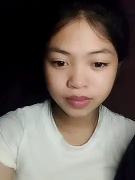 Snapshot of Thy00__ chatting on 10/16/25, 04:04 Thy00 online show from 10/16/25, 04:04