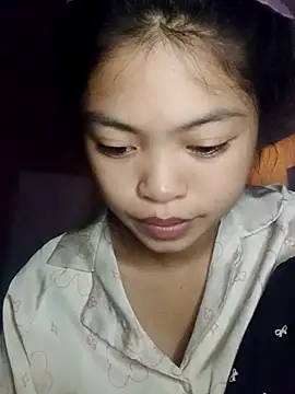 Snapshot of Thy00__ chatting on 10/18/25, 02:52 Thy00 online show from 10/18/25, 02:52