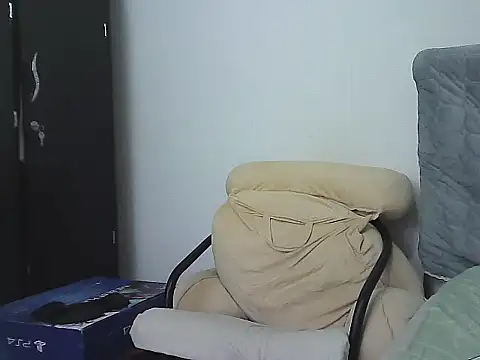 morenocabro10 online show from 11/29/25, 12:33