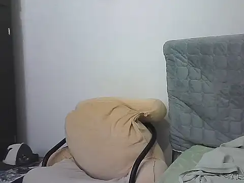 morenocabro10 online show from 11/23/25, 01:48