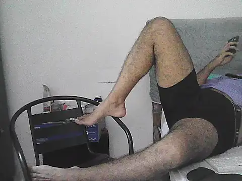 Snapshot of morenocabro10 chatting on 06/05/26, 05:01 morenocabro10 online show from 06/05/26, 05:01