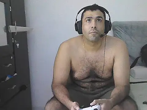 Snapshot of morenocabro10 chatting on 05/18/26, 04:07 morenocabro10 online show from 05/18/26, 04:07
