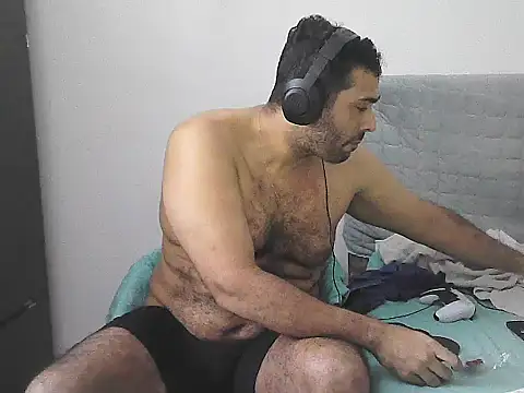 Snapshot of morenocabro10 chatting on 04/21/26, 02:51 morenocabro10 online show from 04/21/26, 02:51