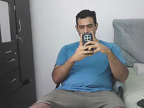 Snapshot of morenocabro10 chatting on 05/06/26, 04:27 morenocabro10 online show from 05/06/26, 04:27