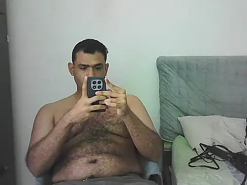 Snapshot of morenocabro10 chatting on 05/17/26, 03:06 morenocabro10 online show from 05/17/26, 03:06