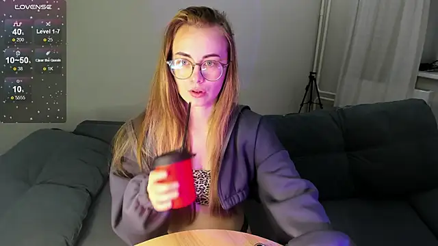 Snapshot of MewStella chatting on 10/24/25, 11:37 MewStella online show from 10/24/25, 11:37