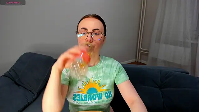 MewStella online show from 05/05/26, 04:10