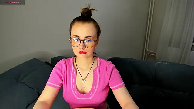 Snapshot of MewStella chatting on 04/06/26, 11:17 MewStella online show from 04/06/26, 11:17