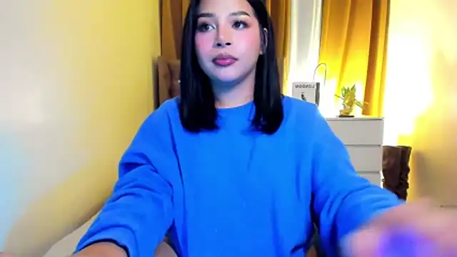 LauraLoove online show from 12/03/25, 05:01