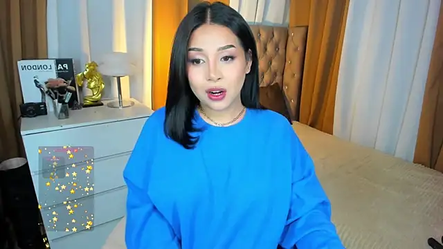 LauraLoove online show from 10/12/25, 04:08