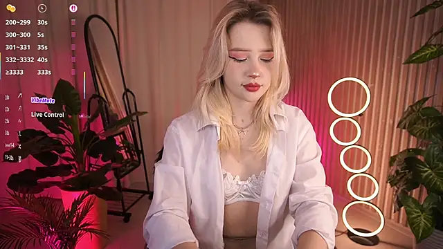 LauraWifeness online show from 12/03/25, 06:36