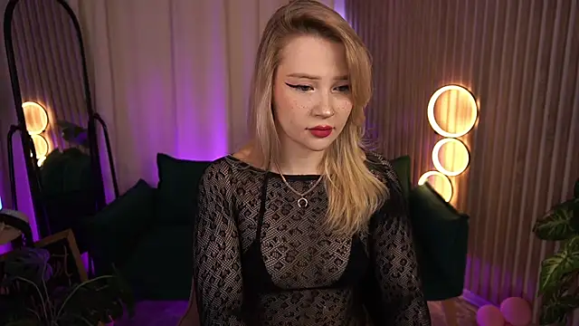 LauraWifeness online show from 04/17/26, 06:38