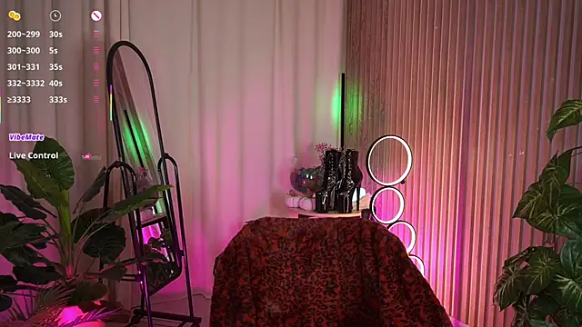 LauraWifeness online show from 11/25/25, 05:41