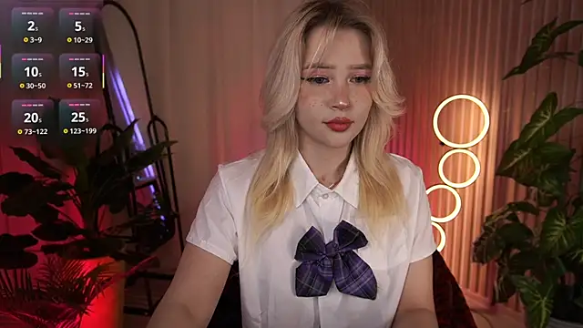 LauraWifeness online show from 11/11/25, 06:19