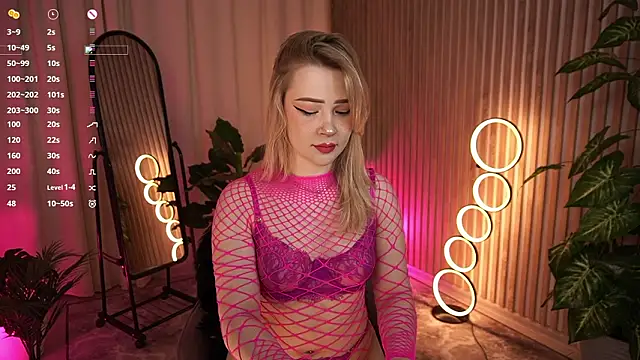 LauraWifeness online show from 03/19/26, 06:02