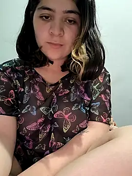 Snapshot of PrihZinhaHot chatting on 10/07/25, 12:11 PrihZinhaHot online show from 10/07/25, 12:11