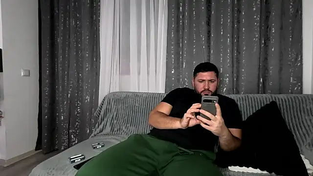 Snapshot of Gold_Alpha_Boy chatting on 11/20/25, 04:07 Gold Alpha Boy online show from 11/20/25, 04:07