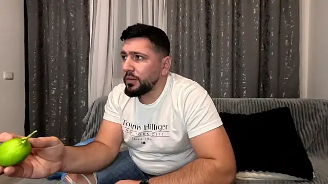 Snapshot of Gold_Alpha_Boy chatting on 11/19/25, 06:30 Gold Alpha Boy online show from 11/19/25, 06:30