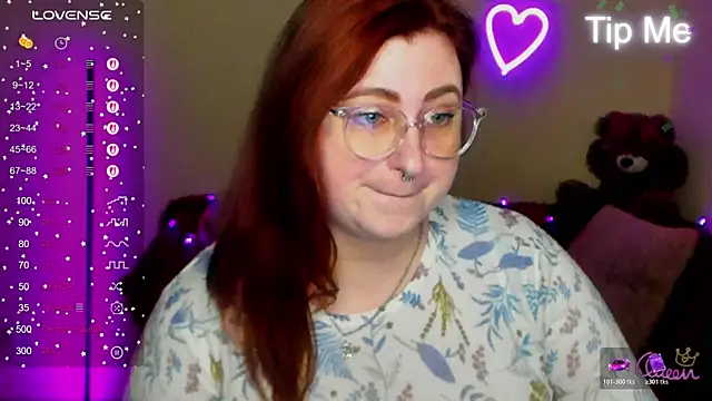 Snapshot of Alicia_love00 chatting on 04/16/26, 11:22 Alicia love00 online show from 04/16/26, 11:22