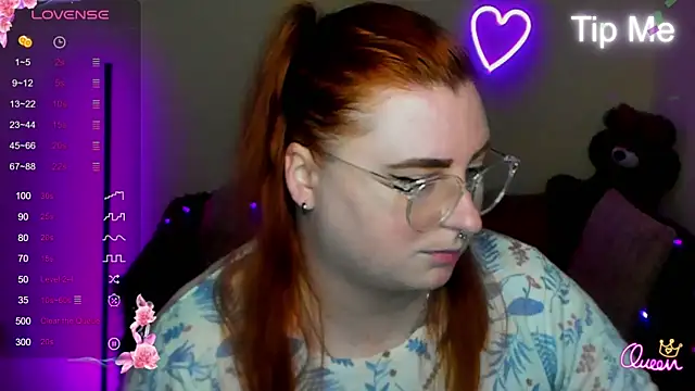 Snapshot of Alicia_love00 chatting on 04/03/26, 05:25 Alicia love00 online show from 04/03/26, 05:25