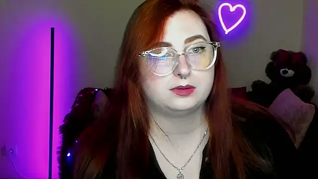 Snapshot of Alicia_love00 chatting on 04/14/26, 05:23 Alicia love00 online show from 04/14/26, 05:23