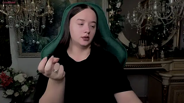 LaraBenson  online show from 12/02/25, 11:12