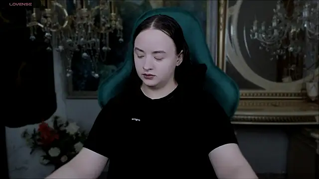 LaraBenson  online show from 11/27/25, 10:37