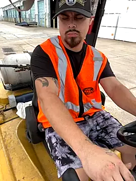 PuttieIn online show from 09/18/25, 05:27