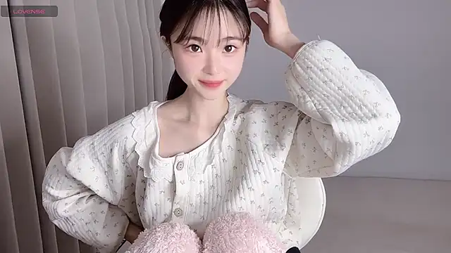 Snapshot of gougou77 chatting on 12/16/25, 10:41 gougou77 online show from 12/16/25, 10:41