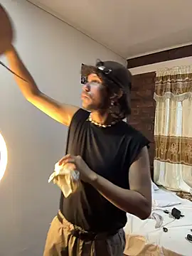 Luxx 14 online show from 09/29/25, 02:40