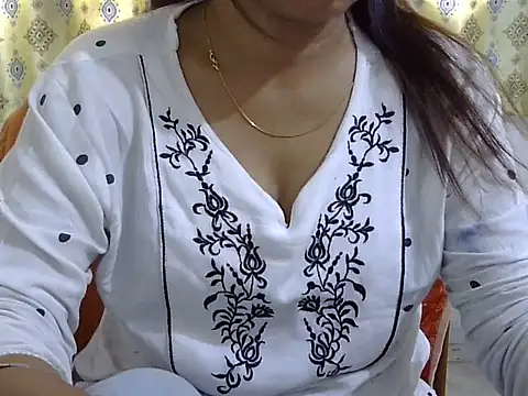 CHAMELI4747 online show from 03/10/26, 09:02