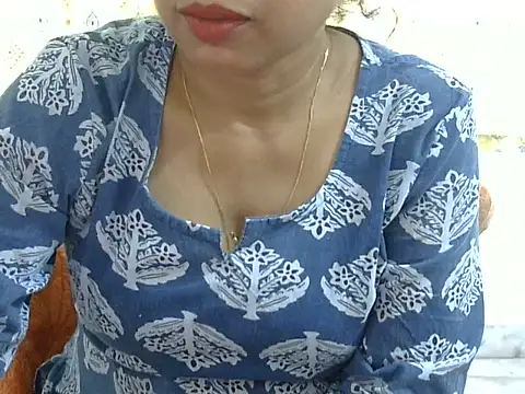 Snapshot of CHAMELI4747 chatting on 06/13/26, 08:34 CHAMELI4747 online show from 06/13/26, 08:34