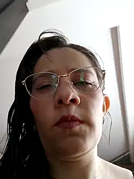 Isabella5 Brown  online show from 11/07/25, 03:27