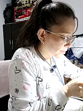 Isabella5 Brown  online show from 10/30/25, 07:00