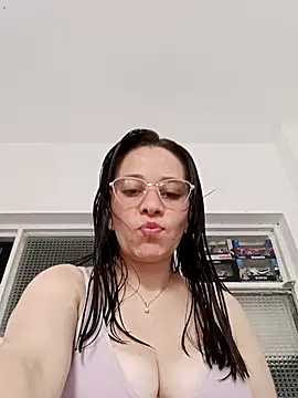 Isabella5 Brown  online show from 11/23/25, 06:51