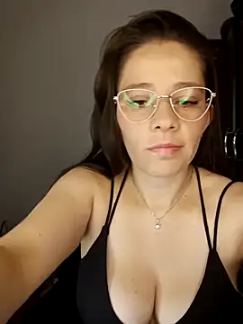 Isabella5 Brown  online show from 12/19/25, 03:58