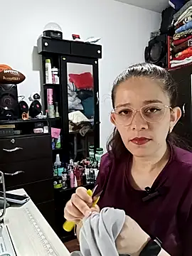 Isabella5 Brown  online show from 10/28/25, 03:55