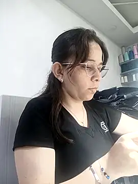 Isabella5 Brown  online show from 10/04/25, 02:51