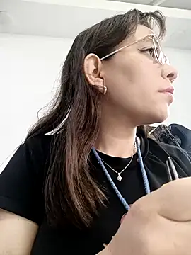 Isabella5 Brown  online show from 10/03/25, 05:03