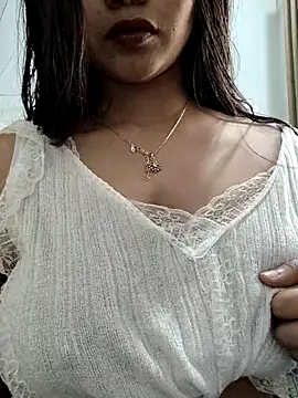 Snapshot of luv_johrrra chatting on 12/15/25, 09:37 luv johrrra online show from 12/15/25, 09:37