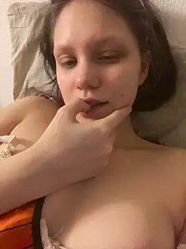 Lunliss online show from 11/30/25, 12:11