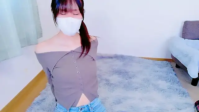 Snapshot of _Shuka_ chatting on 02/19/26, 01:35 Shuka online show from 02/19/26, 01:35